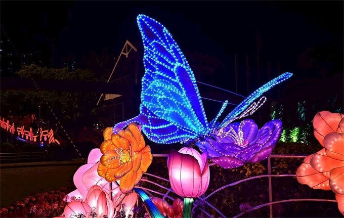 对于灯笼的设计，南京花灯制造厂商有以下字样_春节花灯制作公司